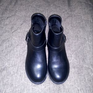 Black boots size 5